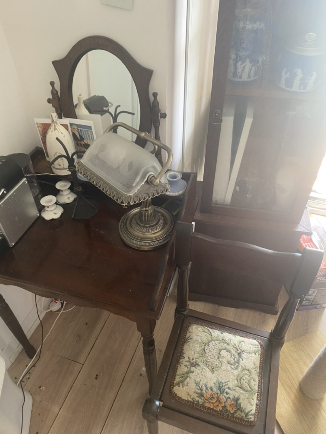 Vanity with chair - photo 2