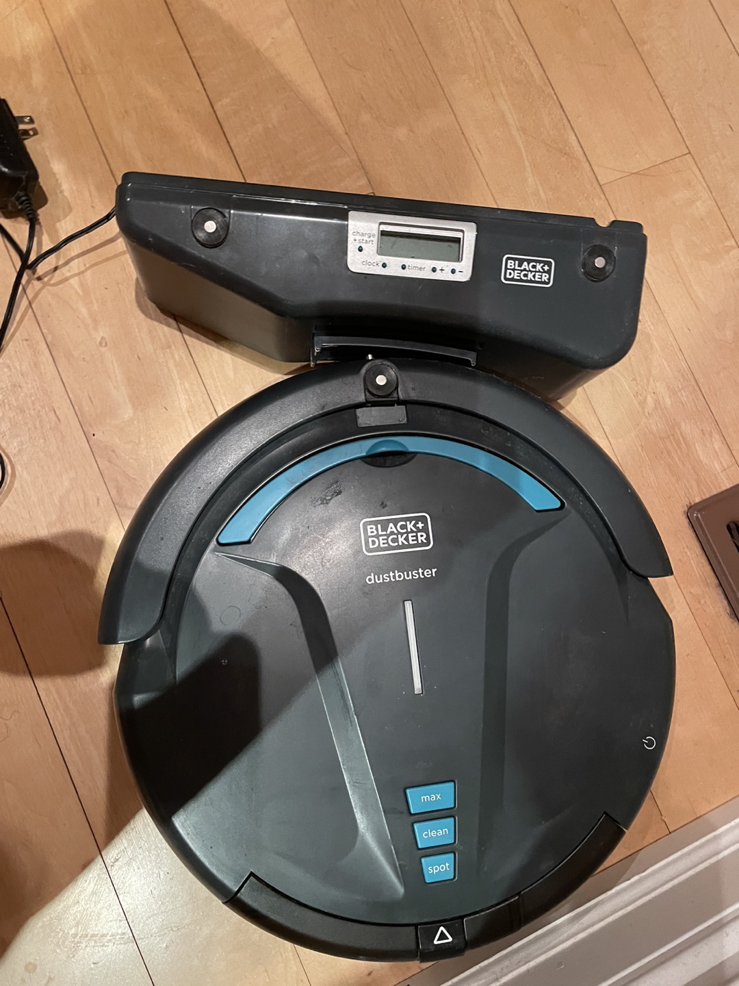 Black and Decker cleaning robot thumbnail