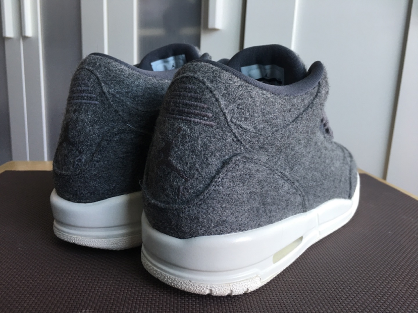 USED Nike Air Jordan Youth Basketball Shoes image indicator(8)