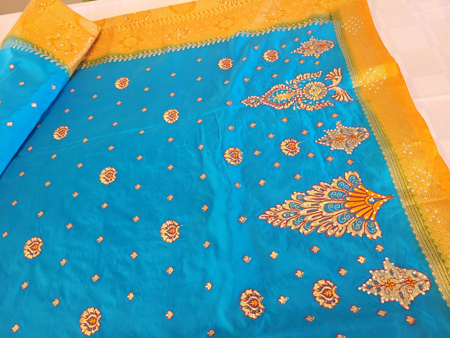 sarees image indicator(10)