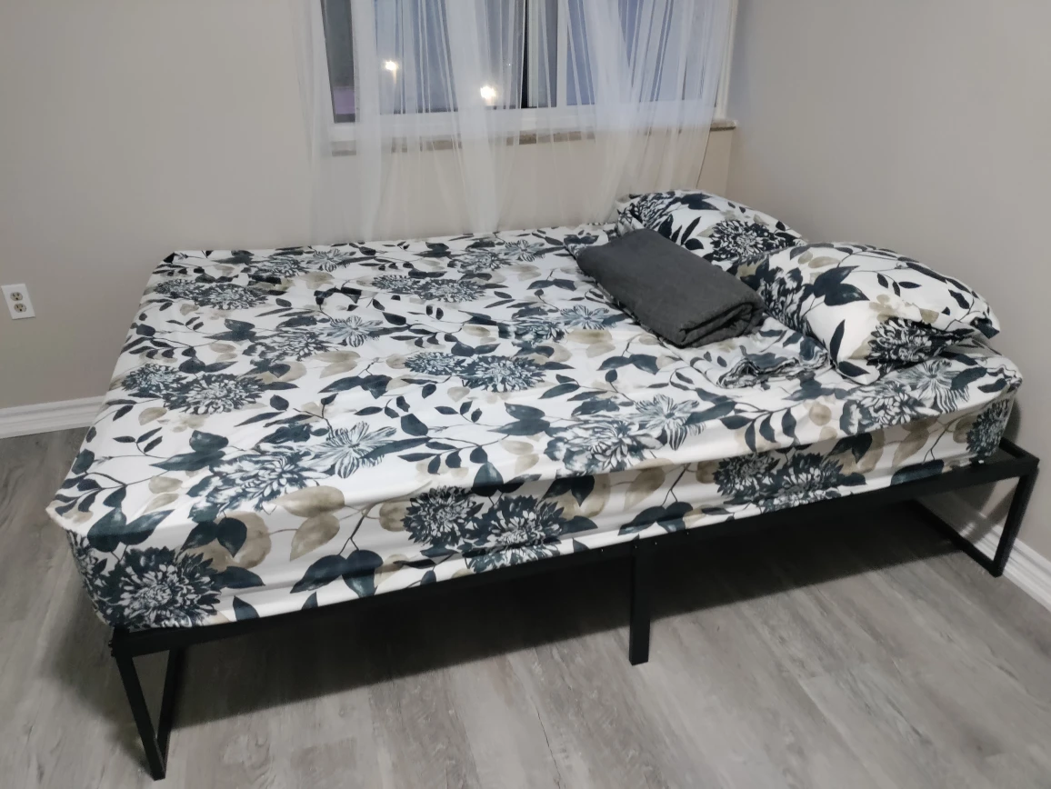 Queen sized mattress+ metal base #freecycle - photo 2