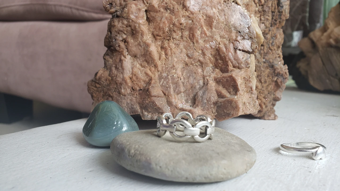 Stamped 925 Silver (heavy) Chain style ring image indicator(6)