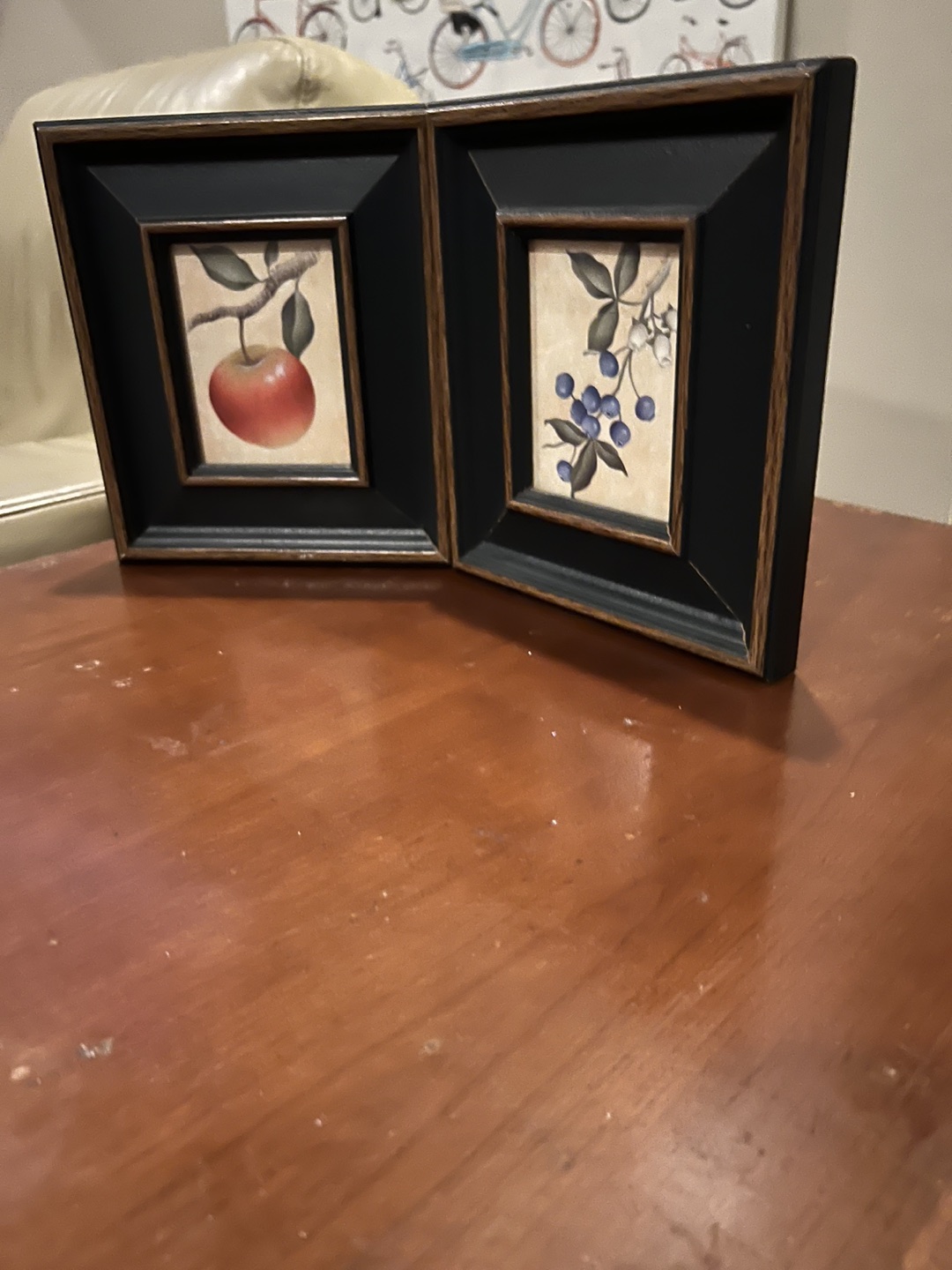End table and pictures . With delivery - photo 4