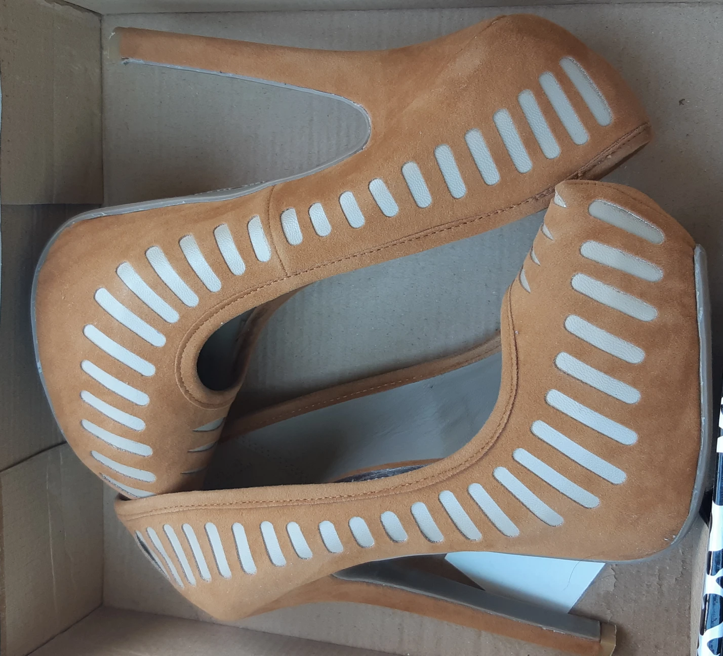 Anne Michelle Pumps