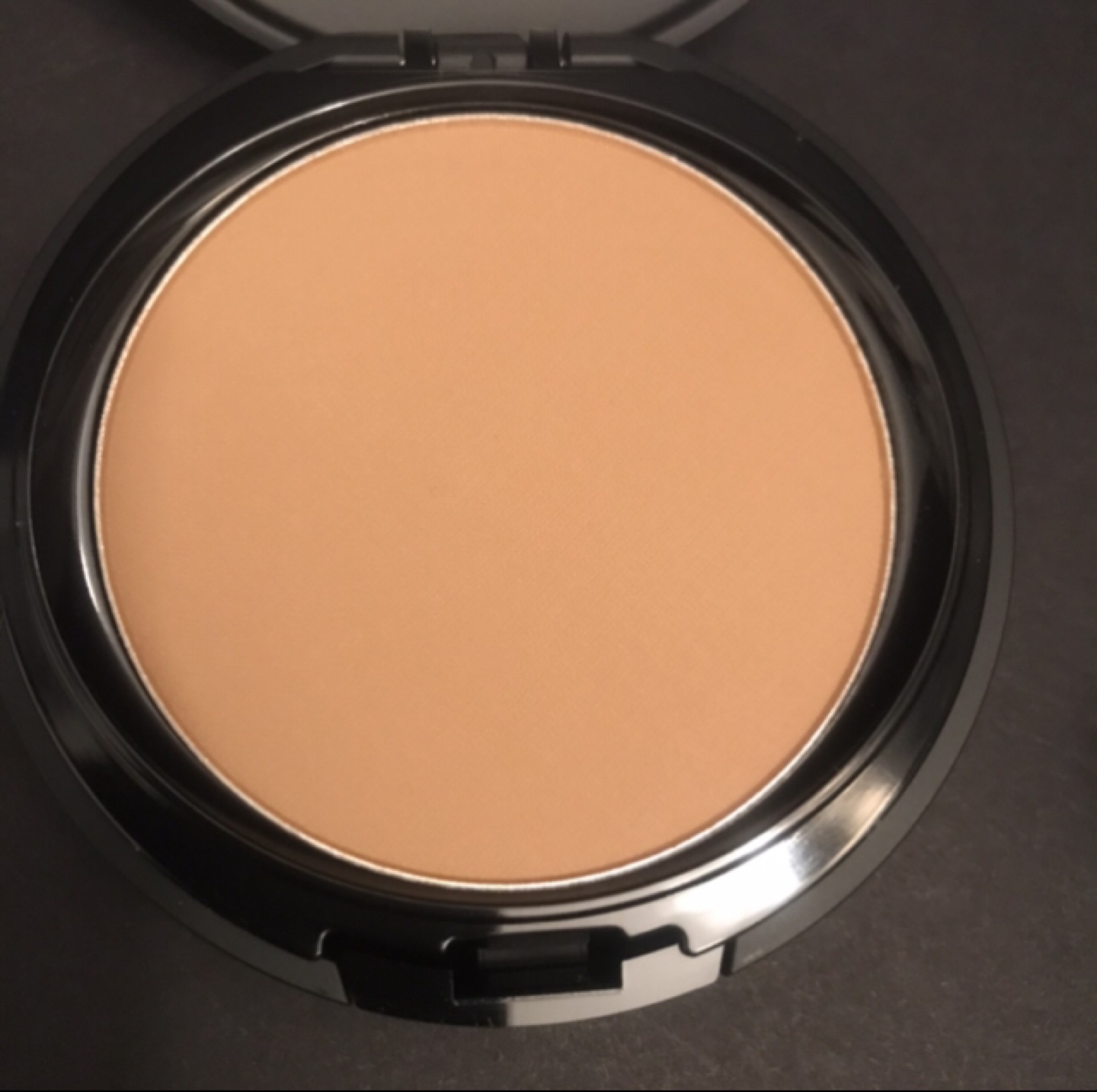BH Studio Pro Matte Pressed Powder image indicator(9)