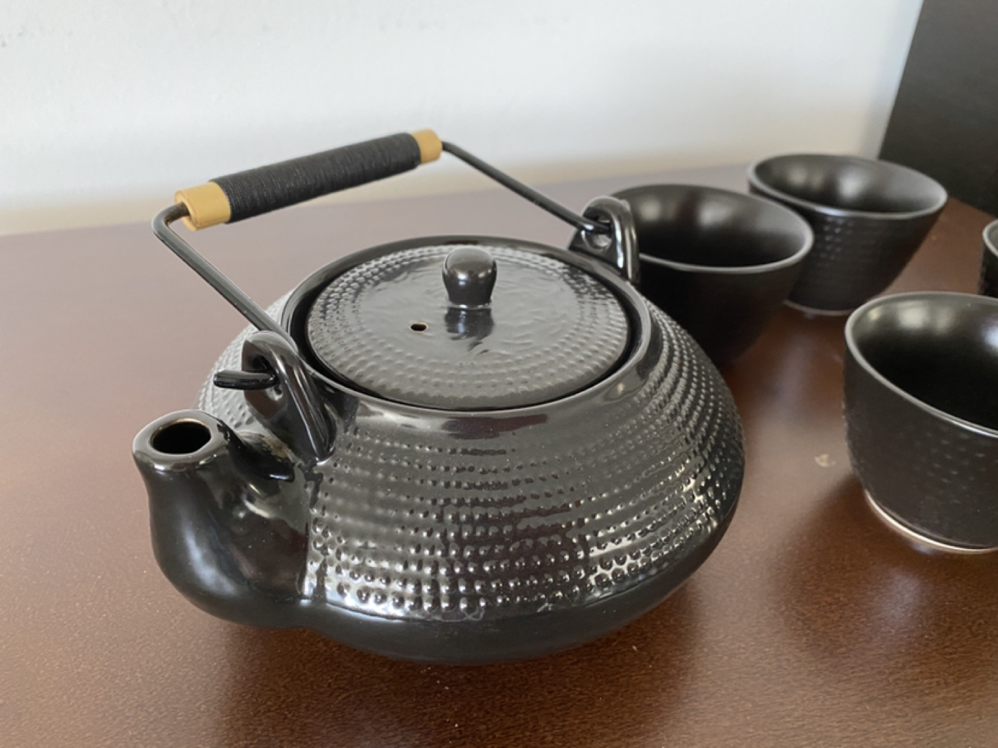 Tea pot & cups thumbnail