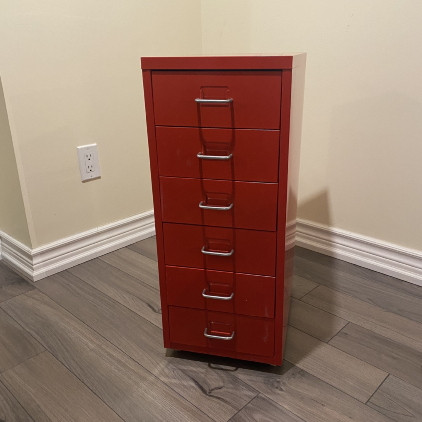 Ikea helmer RED