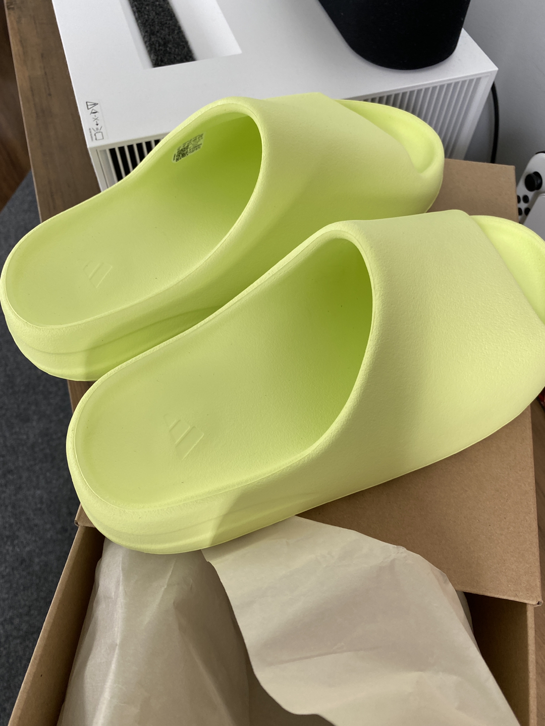 Yeezy Slide (Glow Green) US 10 M