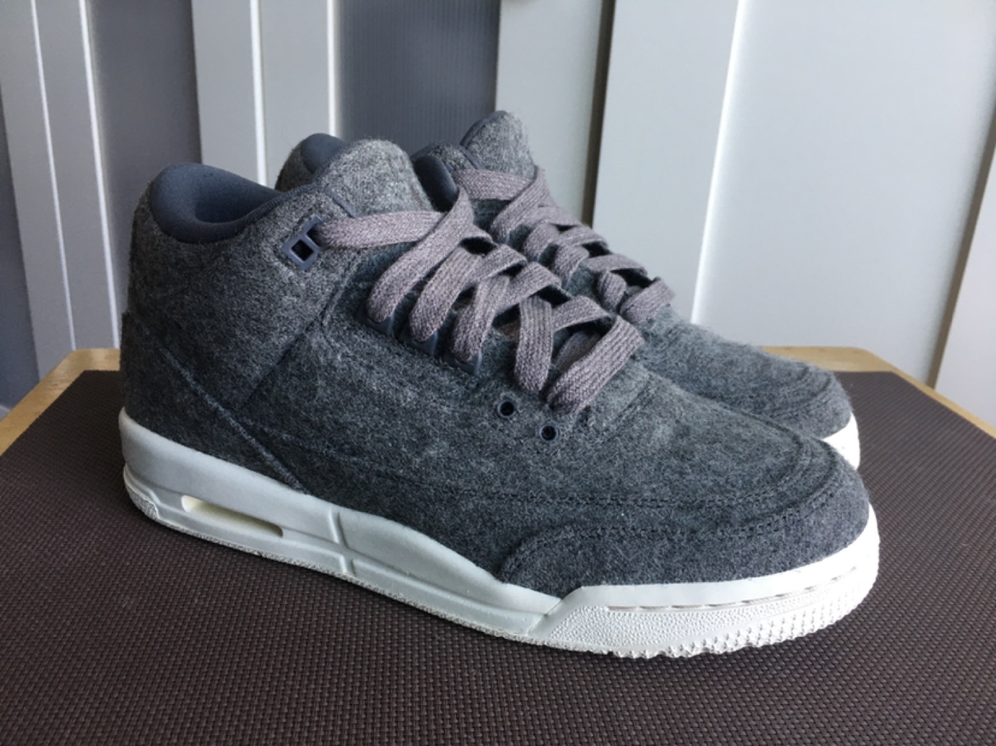 USED Nike Air Jordan Youth Basketball Shoes image indicator(7)