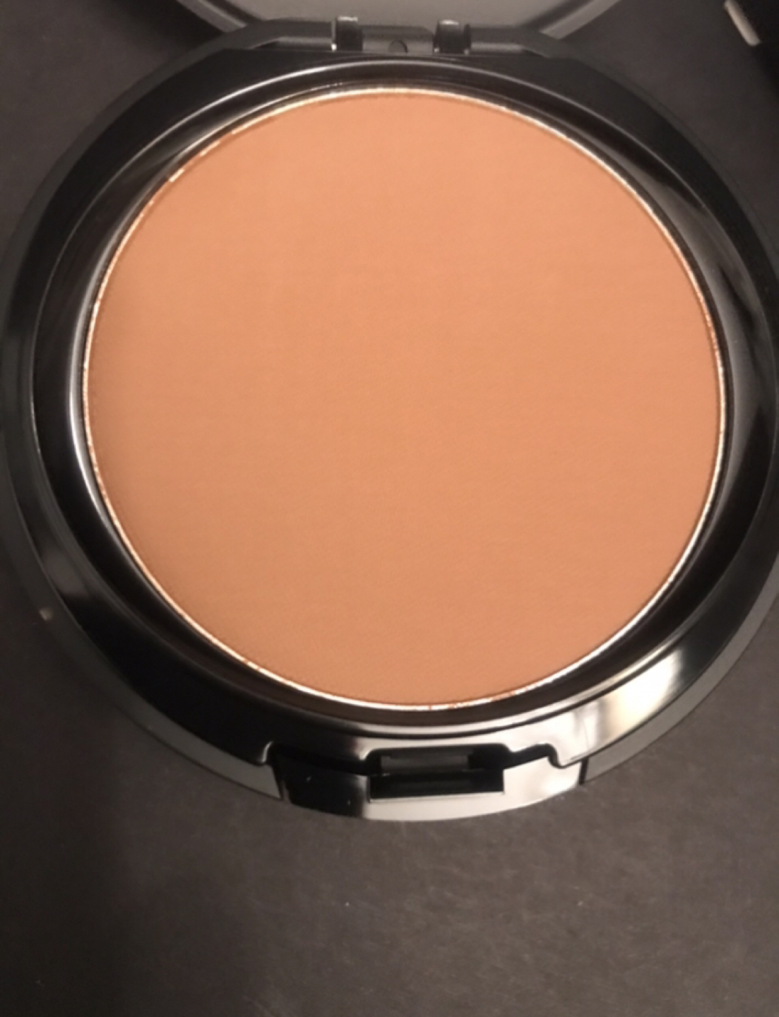 BH Studio Pro Matte Pressed Powder image indicator(3)