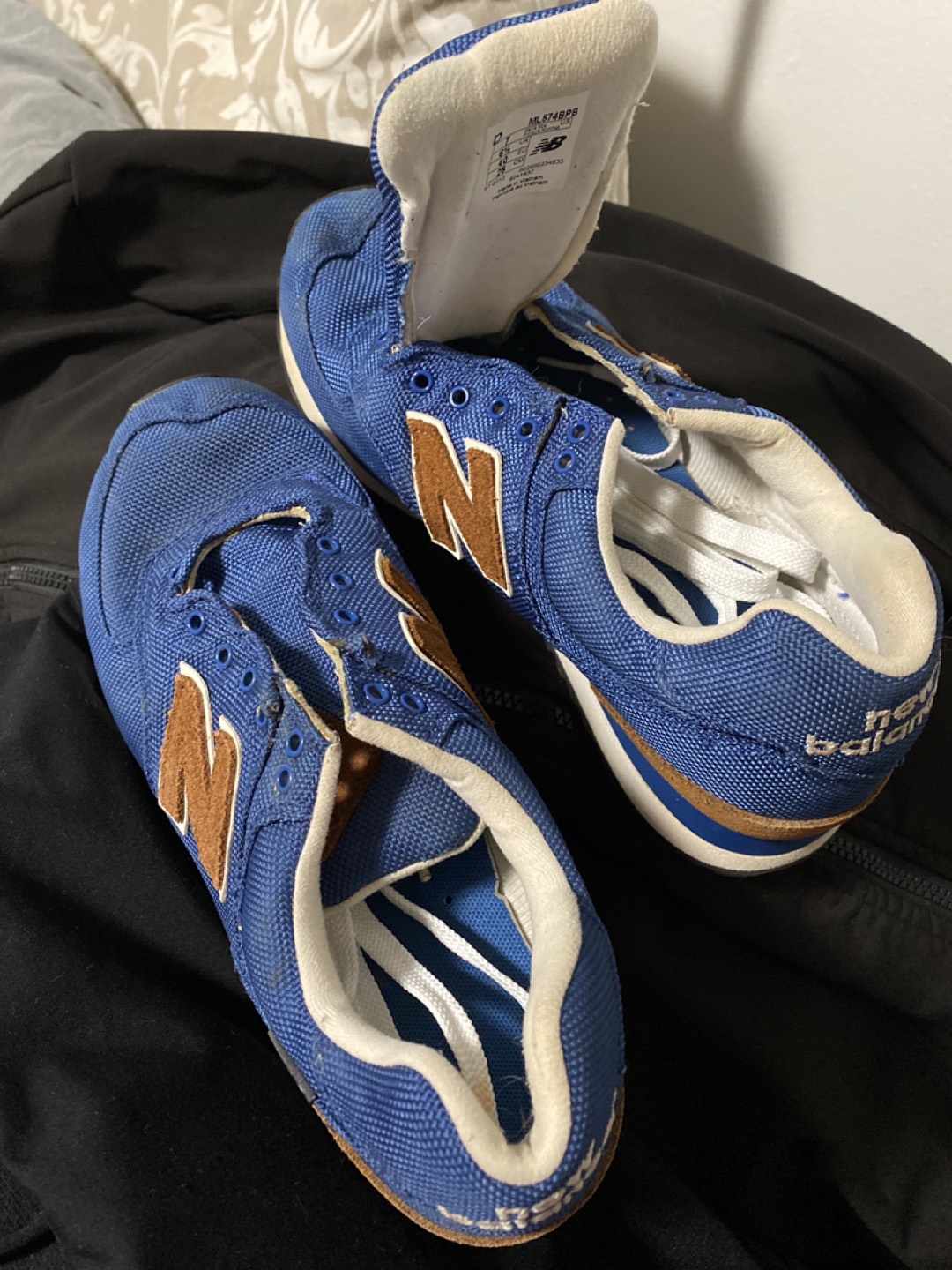 NEW BALANCE SHOES