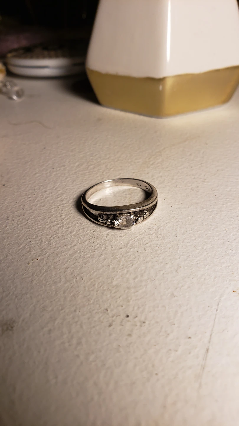 Free Sterling Silver & Crystal ring image indicator(4)