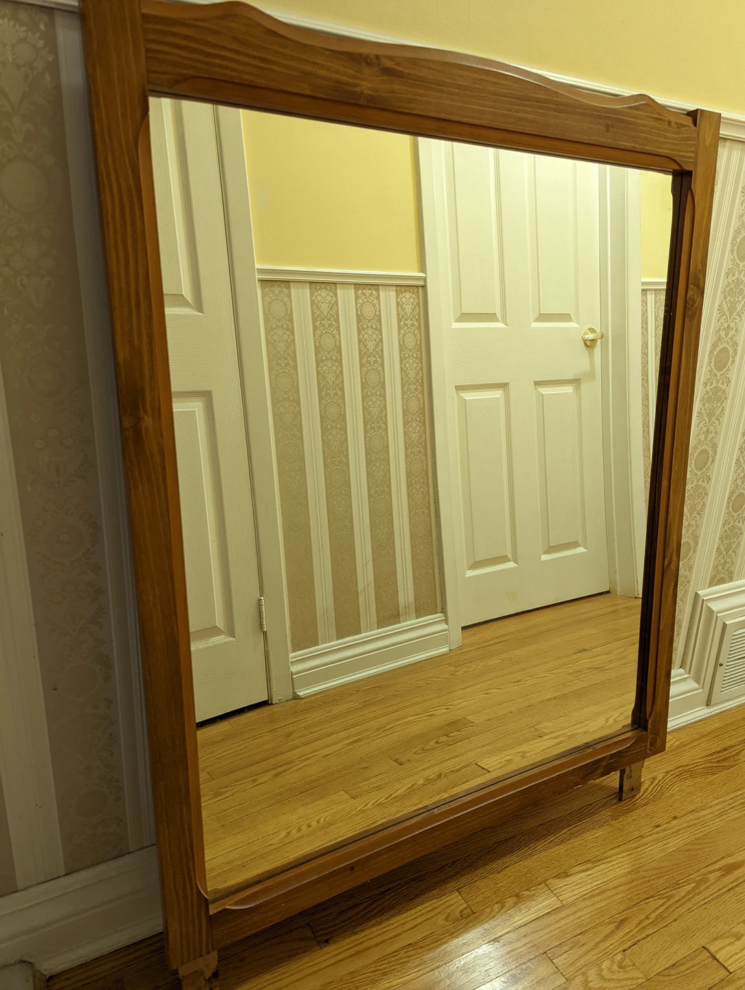 Free wooden dresser and mirror - photo 4