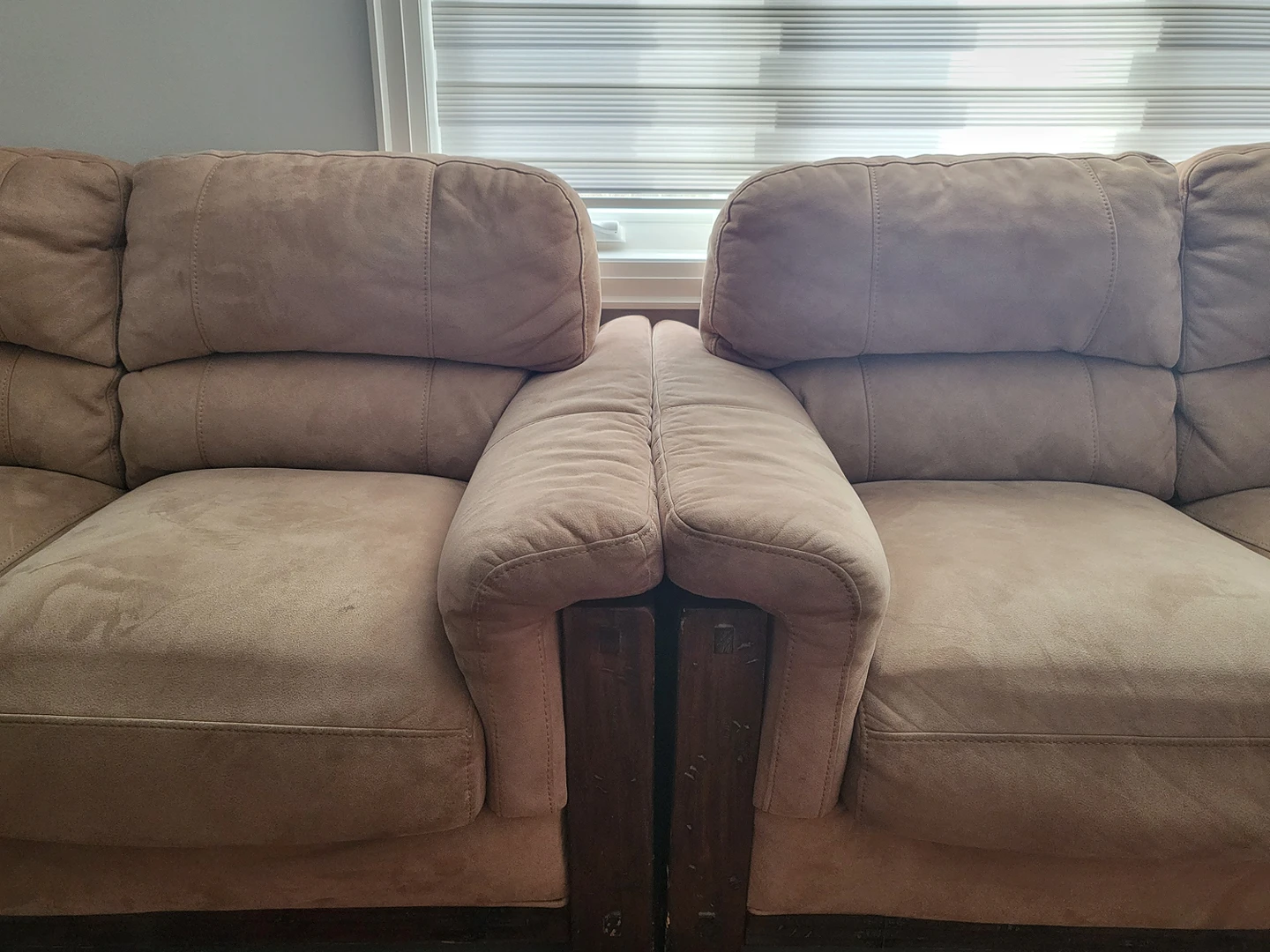 Couch - photo 3