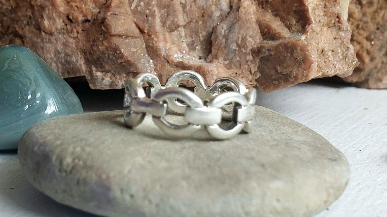 Stamped 925 Silver (heavy) Chain style ring image indicator(2)