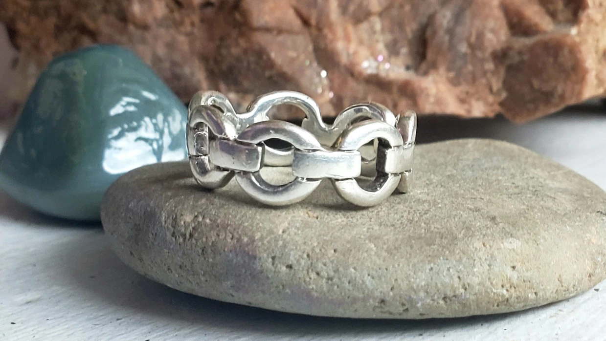 Stamped 925 Silver (heavy) Chain style ring image indicator(4)