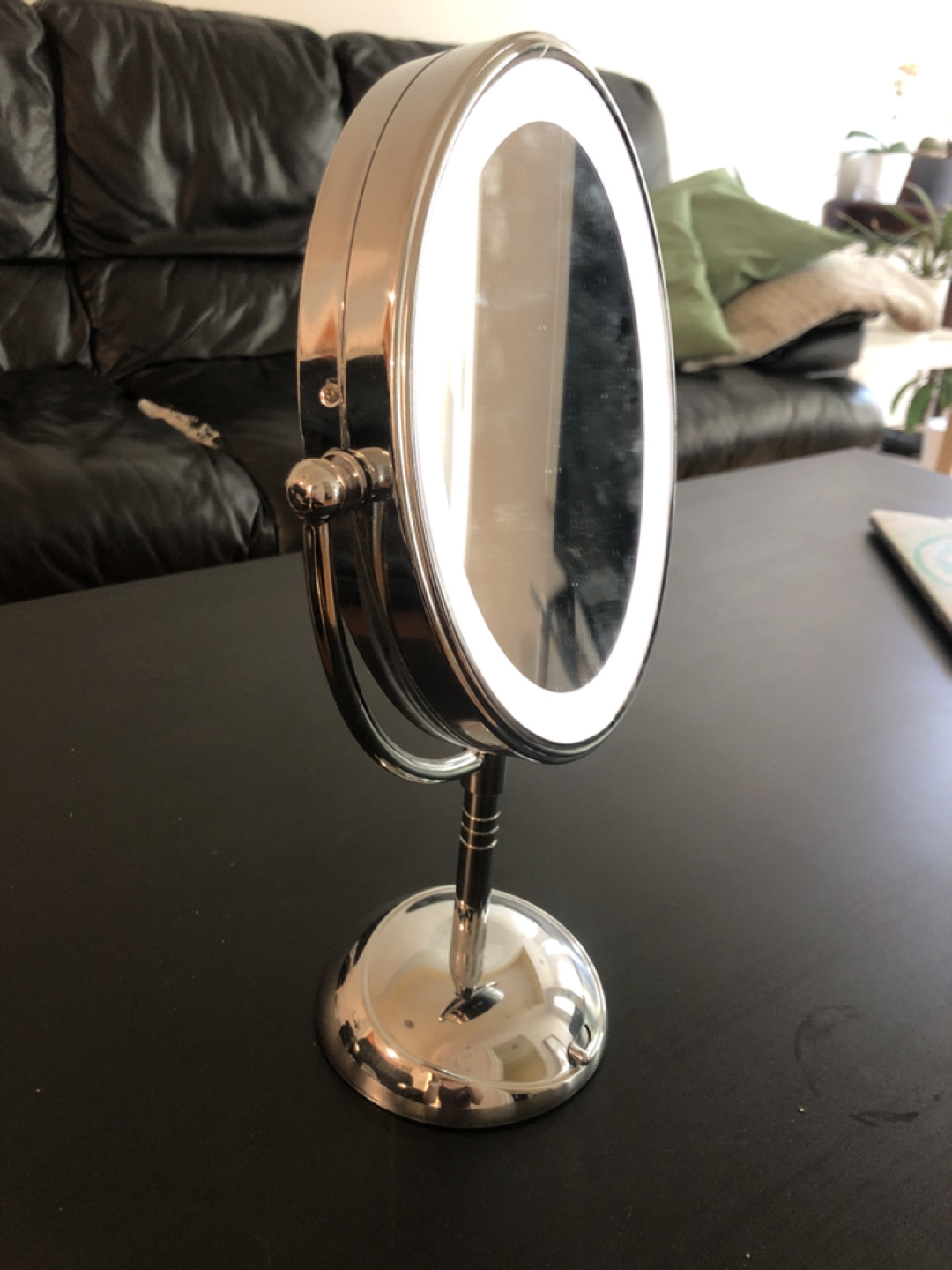 Light up makeup mirror - photo 2
