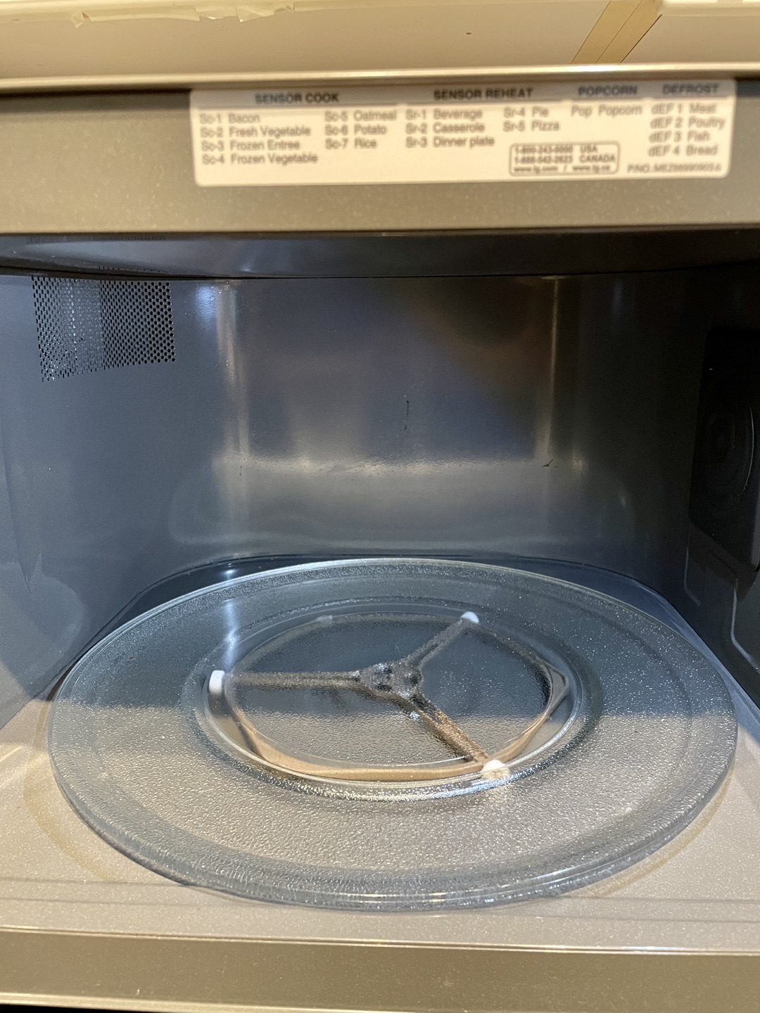LG Microwave Oven - photo 4