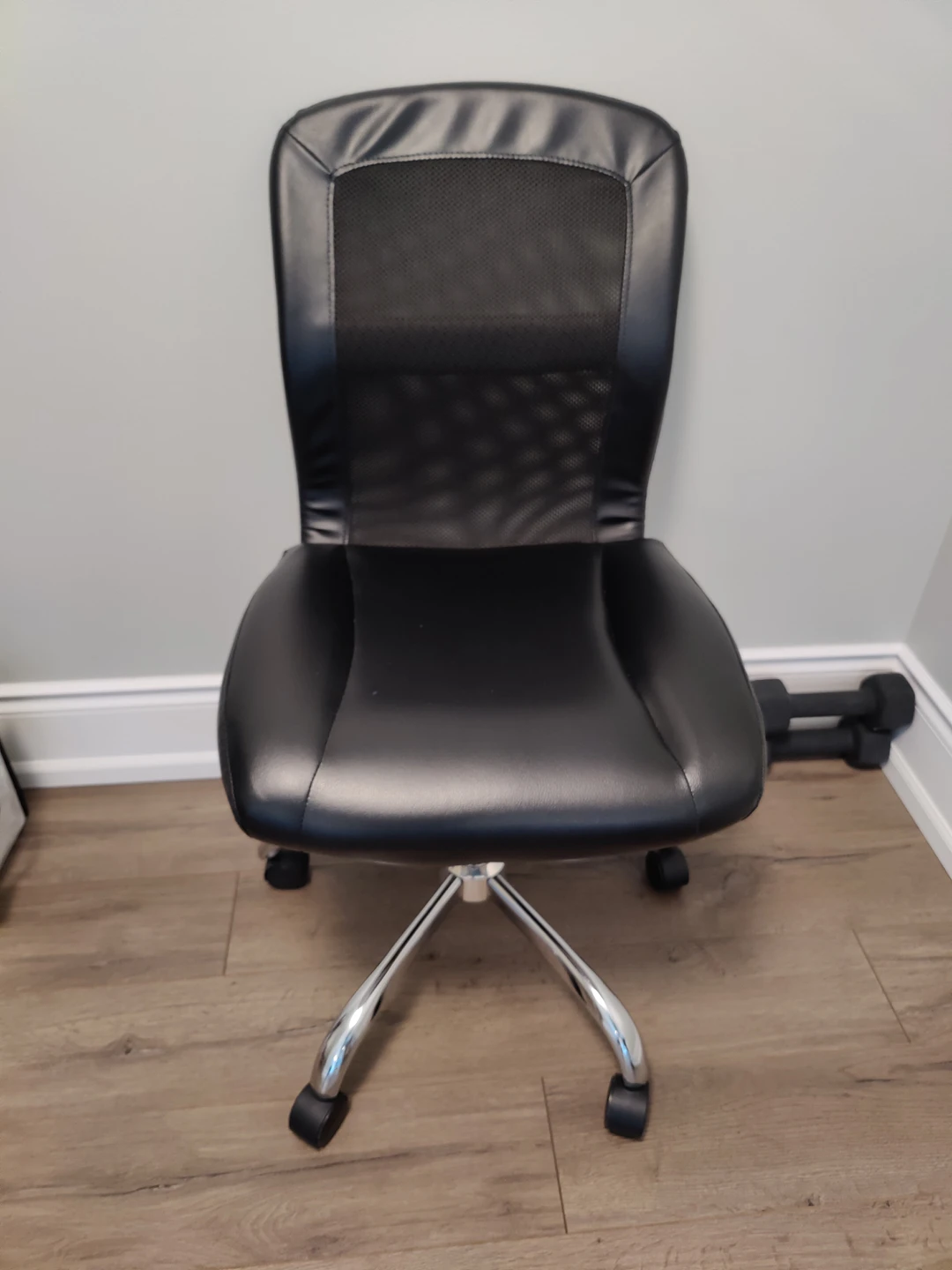 Desk chair good condition used only for few months - photo 2