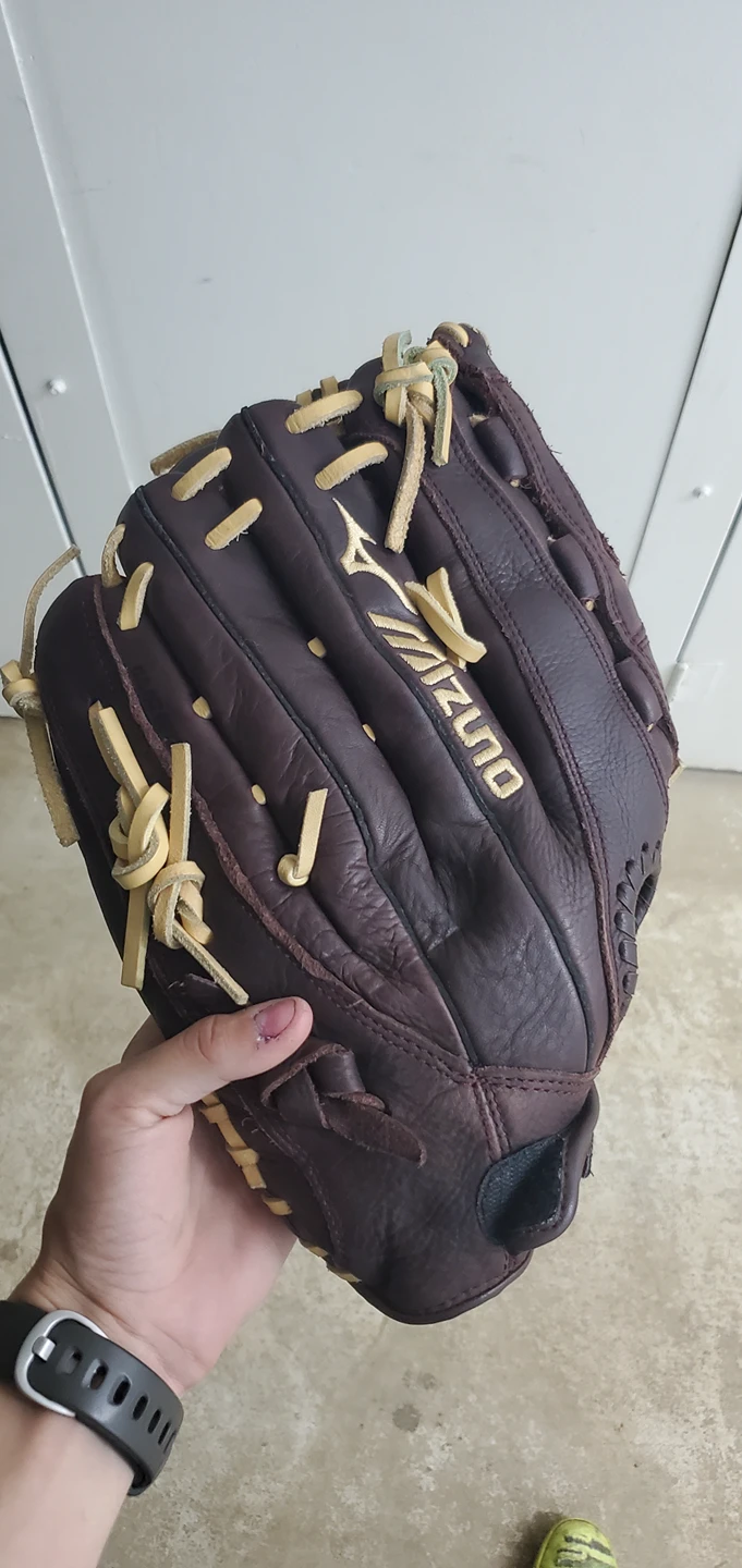 Mizuno 13 inch leather softball glove thumbnail
