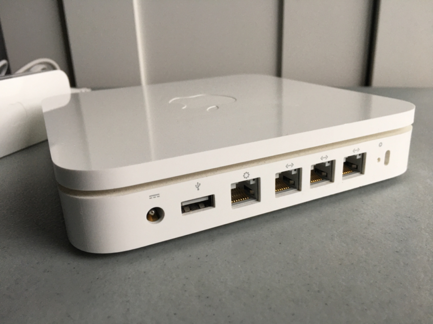 Apple AirPort Extreme 802.11n Wi-Fi Model A1354 image indicator(3)