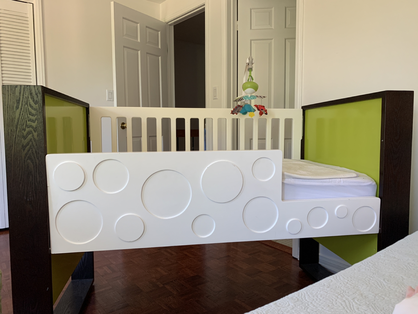 Infant & toddler Bed (crib) with New mattress