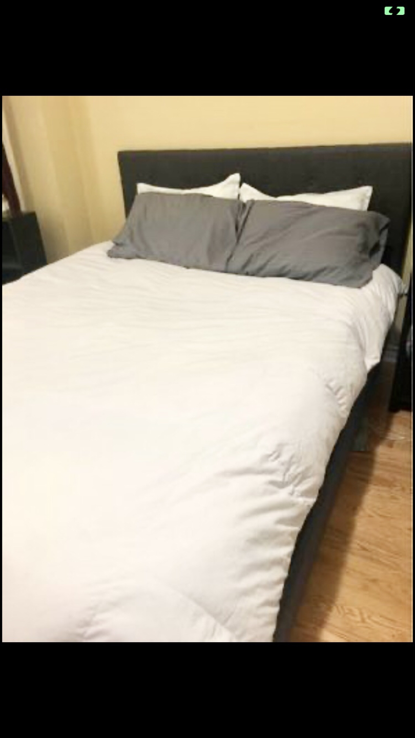 Upholstered Queen Bed