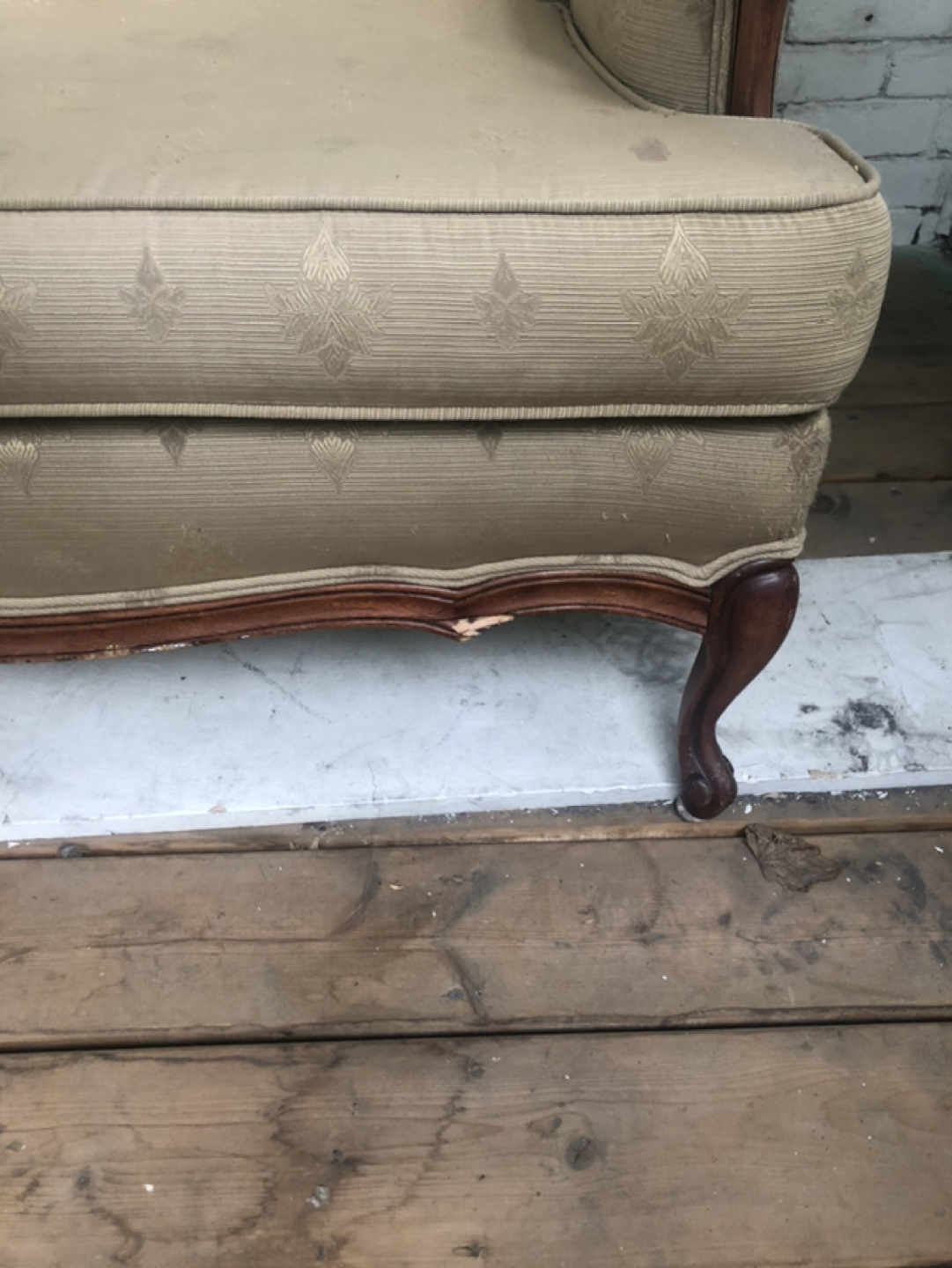 Free couch. Good for restoration - photo 4