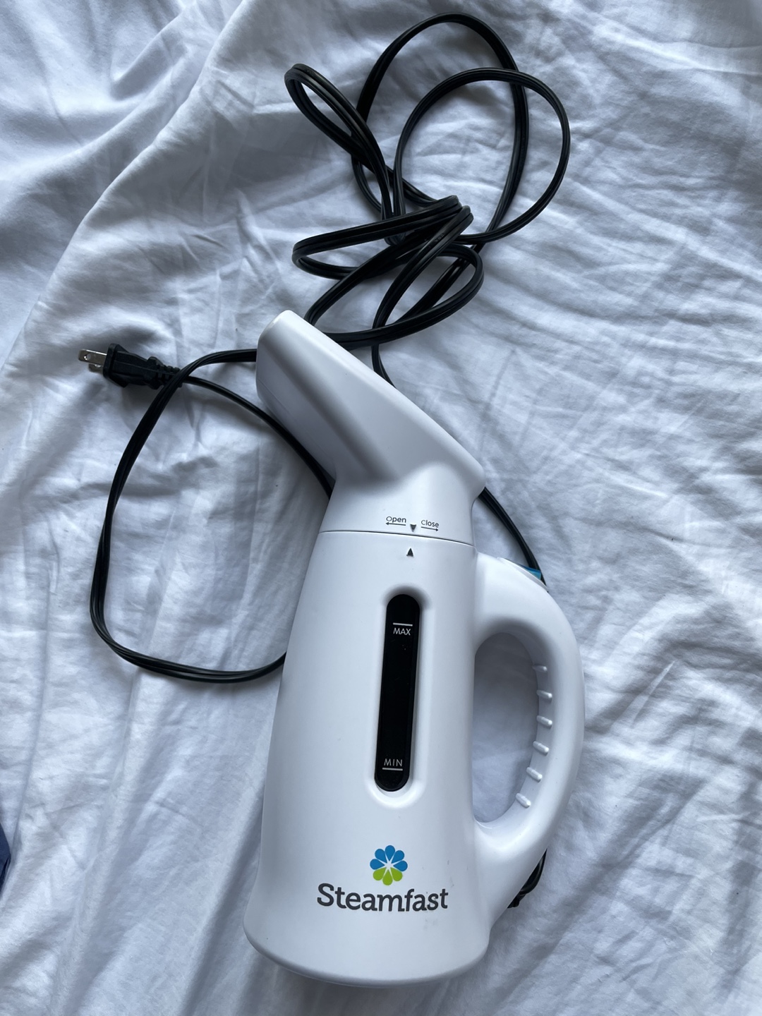 Steamfast SF-447 Compact Garment Steamer thumbnail