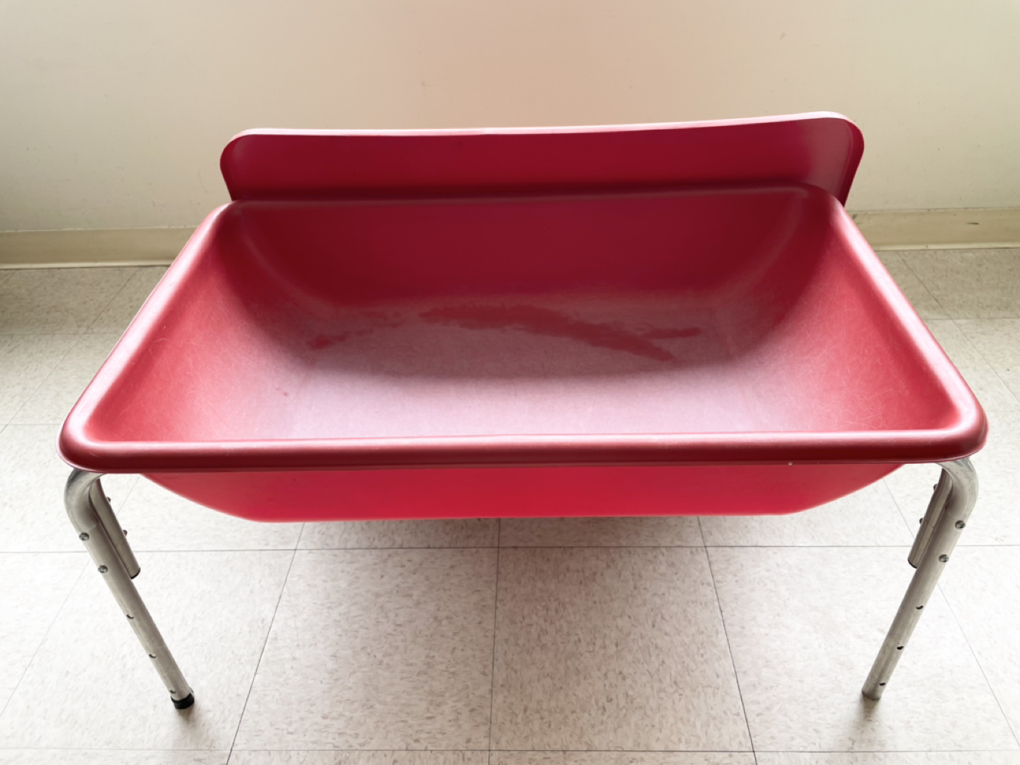 Adjustable Sensory sand and water table with lid. - photo 2