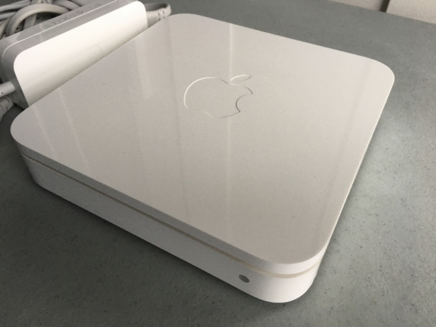 Apple AirPort Extreme 802.11n Wi-Fi Model A1354 image indicator(2)