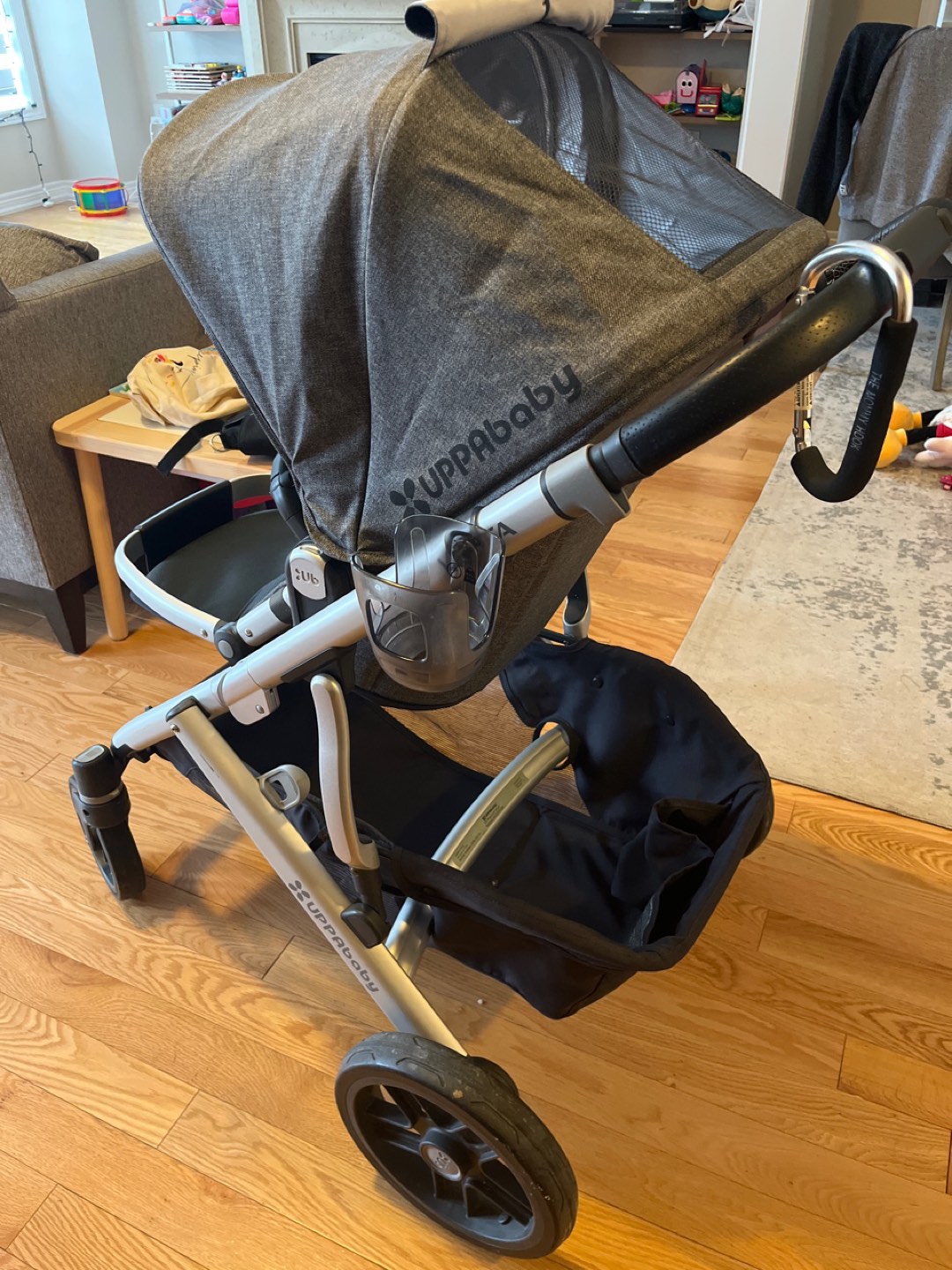 Selling Excellent Used Condition 2018 Uppababy Vista Stroller - photo 2