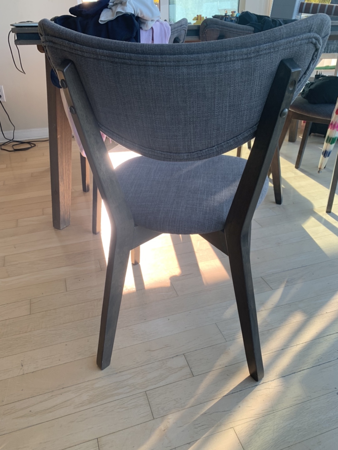 Structube dinning Table with 5 chairs thumbnail