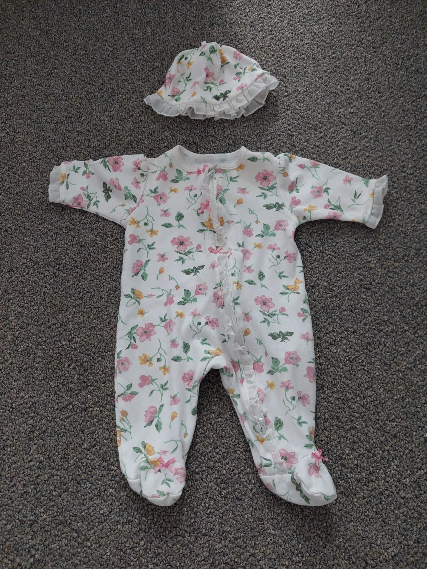 Newborn (ruffled) bodysuits #freecycle - photo 3