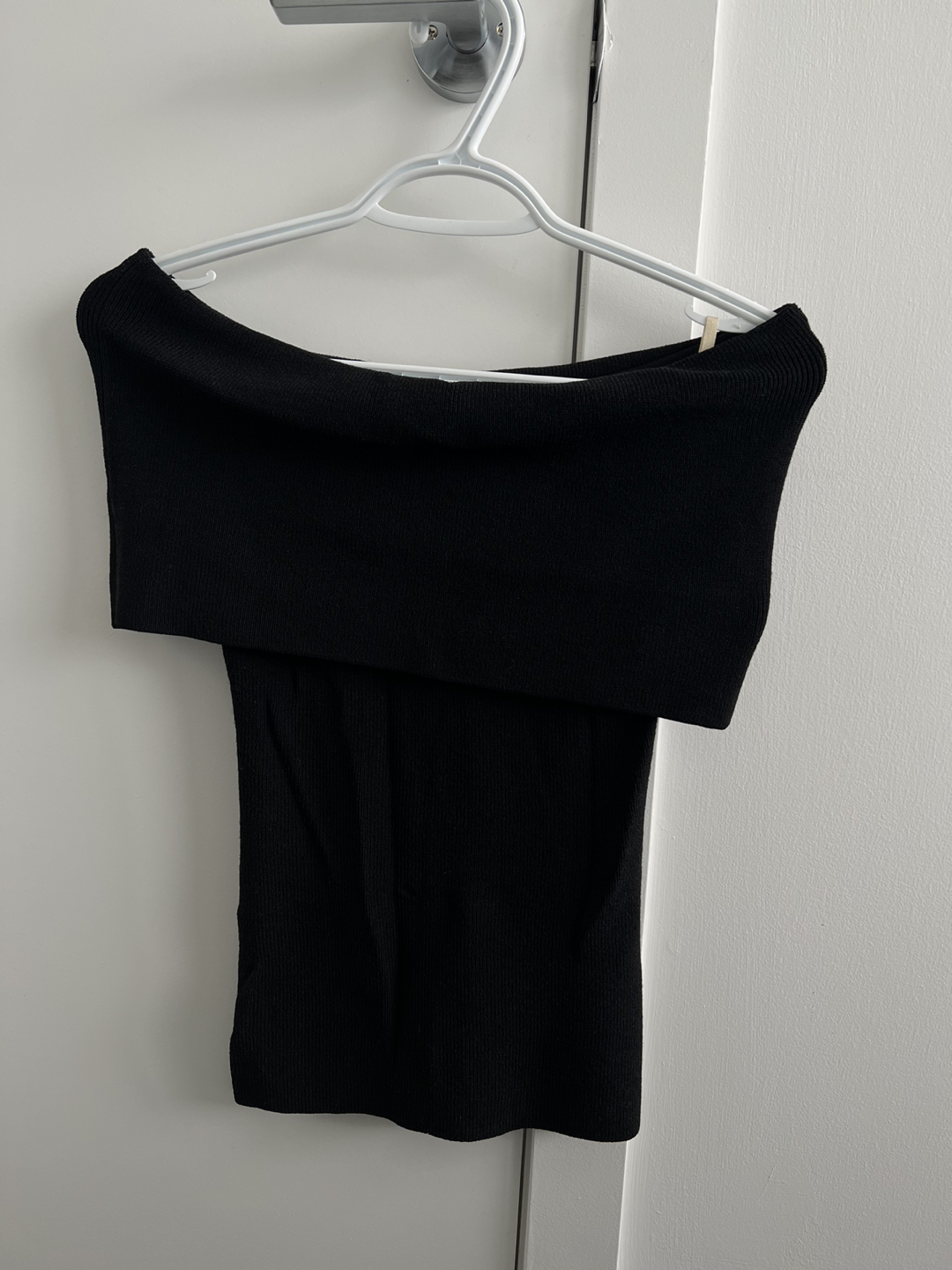 Aritzia Wilfred Off the shoulder top thumbnail