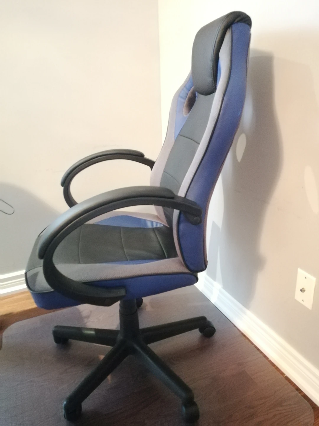 (RUSH SALE!) Office/Gaming Chair + Protective Floor mat - photo 4
