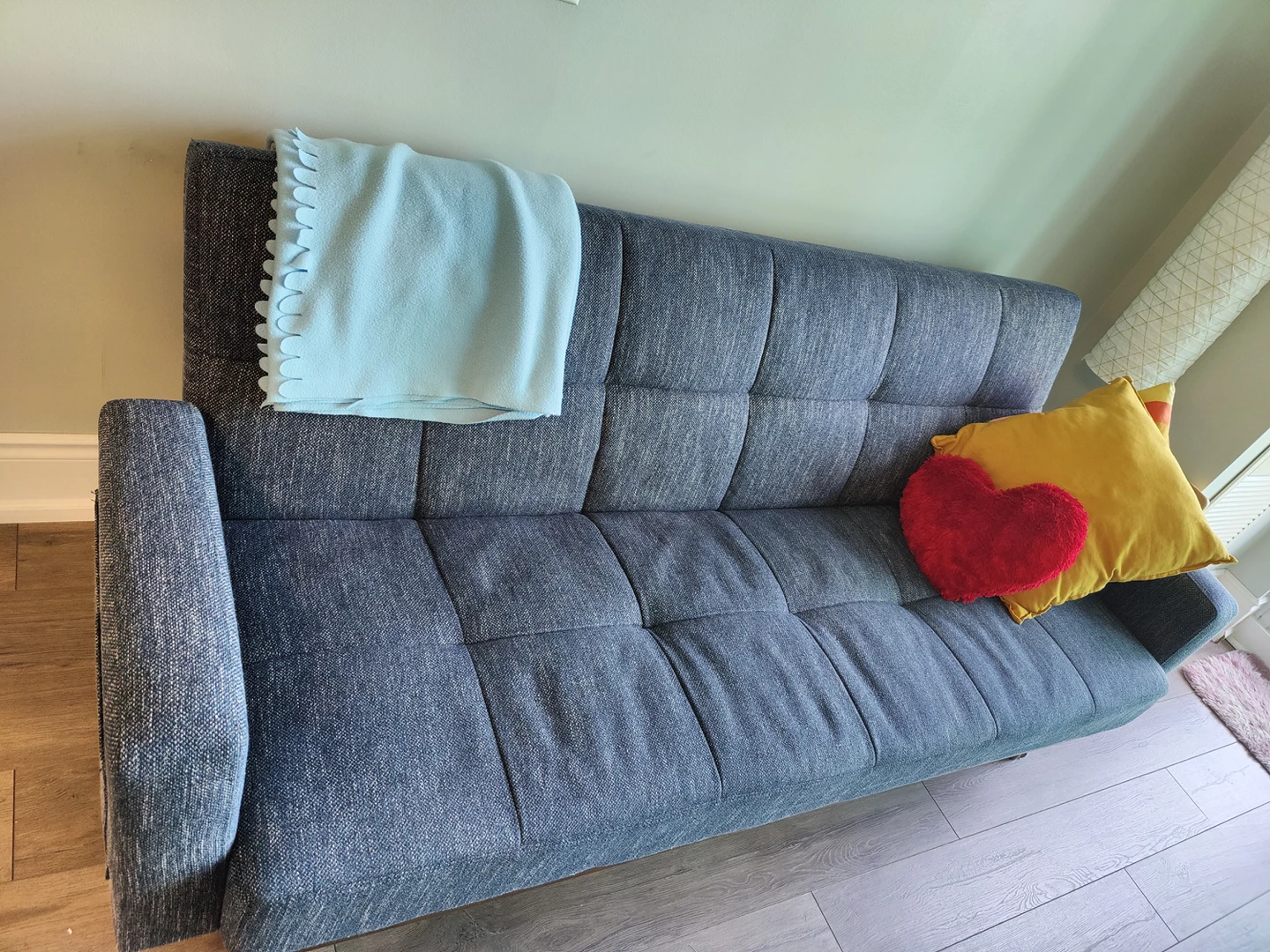 Structube couch in good condition assembled