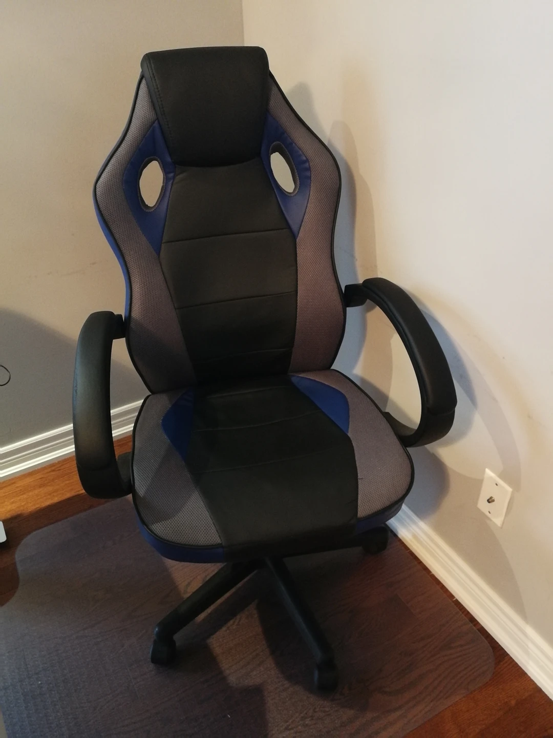 (RUSH SALE!) Office/Gaming Chair + Protective Floor mat