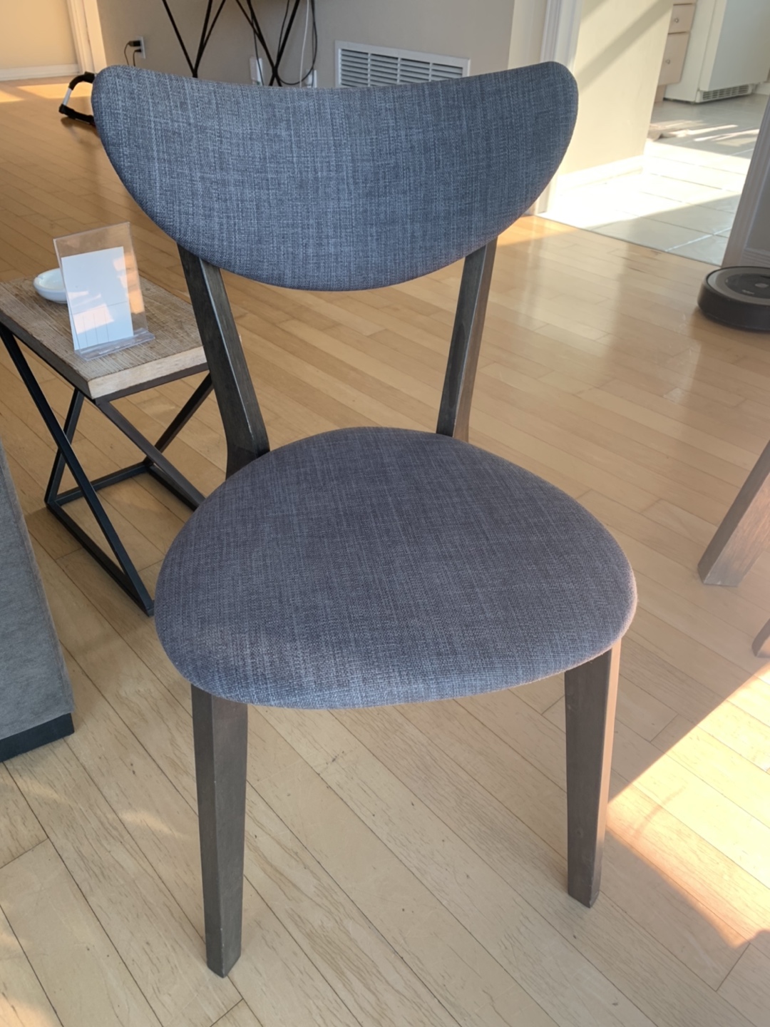 Structube dinning Table with 5 chairs - photo 2