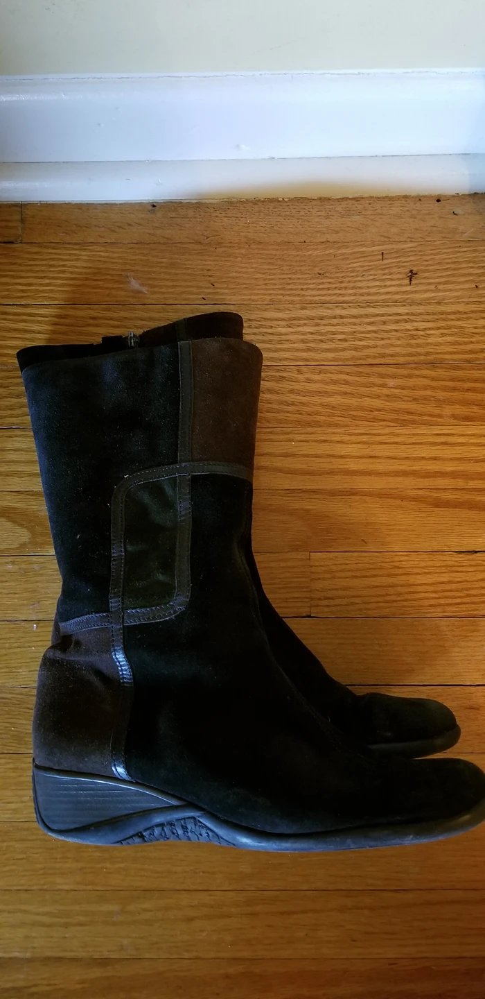 woman's boots size 7 - Le Canadien
