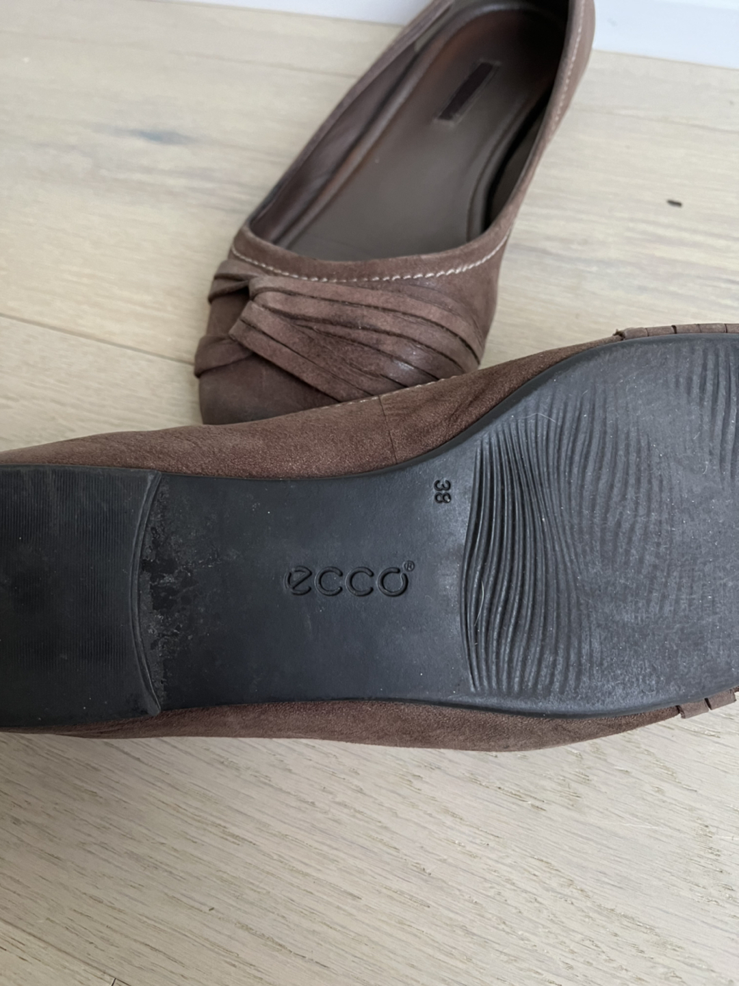 Ecco brown flats (38) image indicator(2)