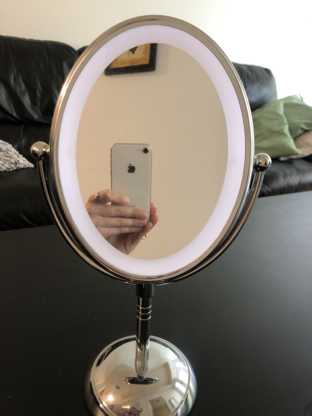 Light up makeup mirror