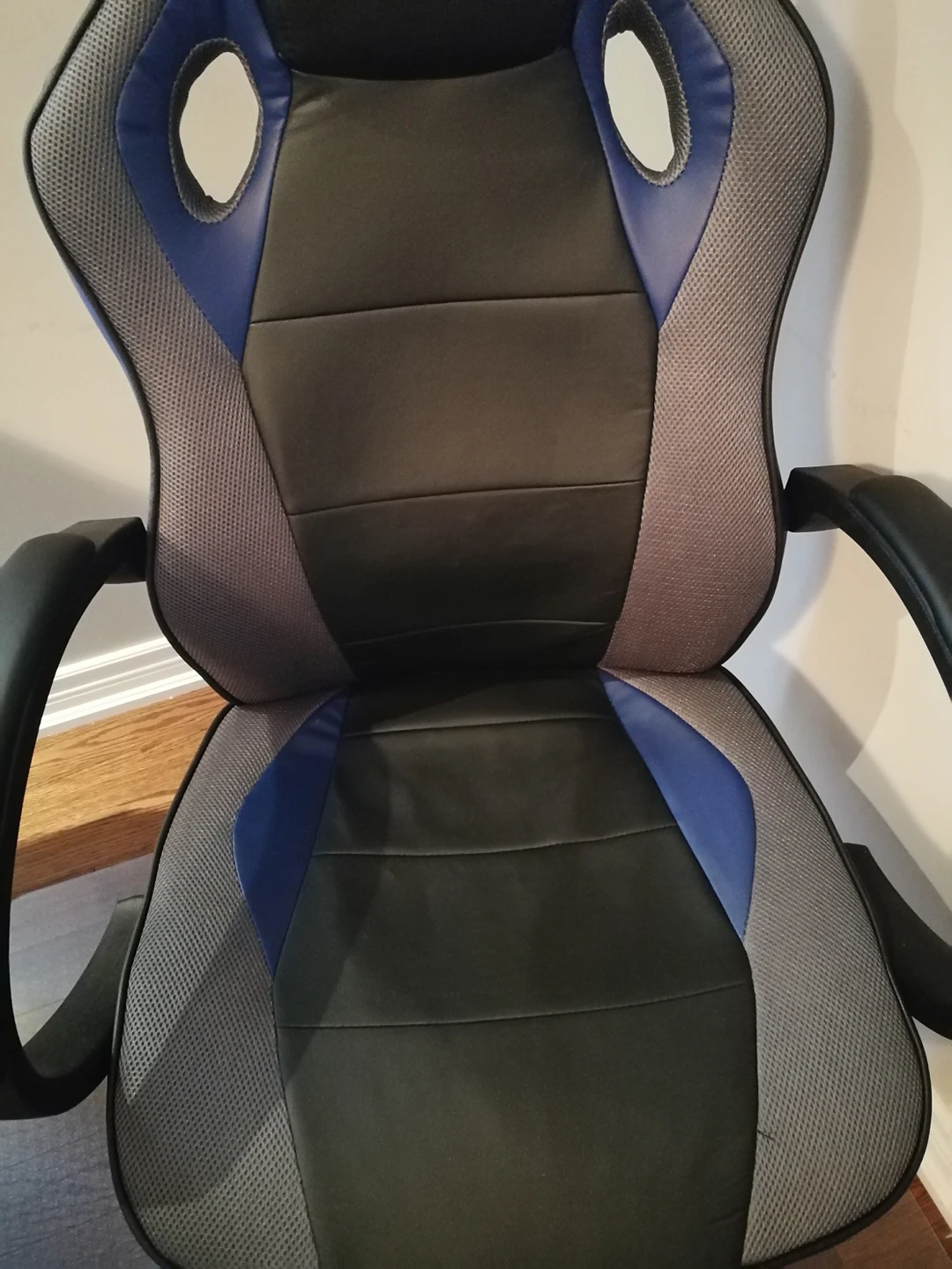 (RUSH SALE!) Office/Gaming Chair + Protective Floor mat - photo 2
