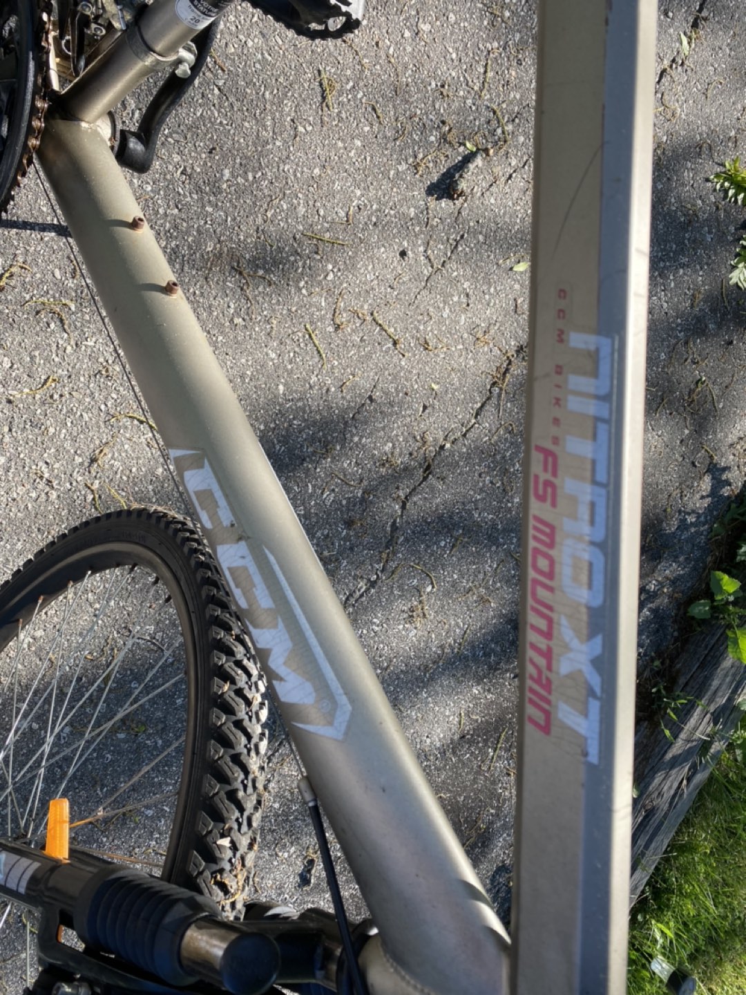 Used CCM Nitro XT 21-Speed FS Bike image indicator(4)