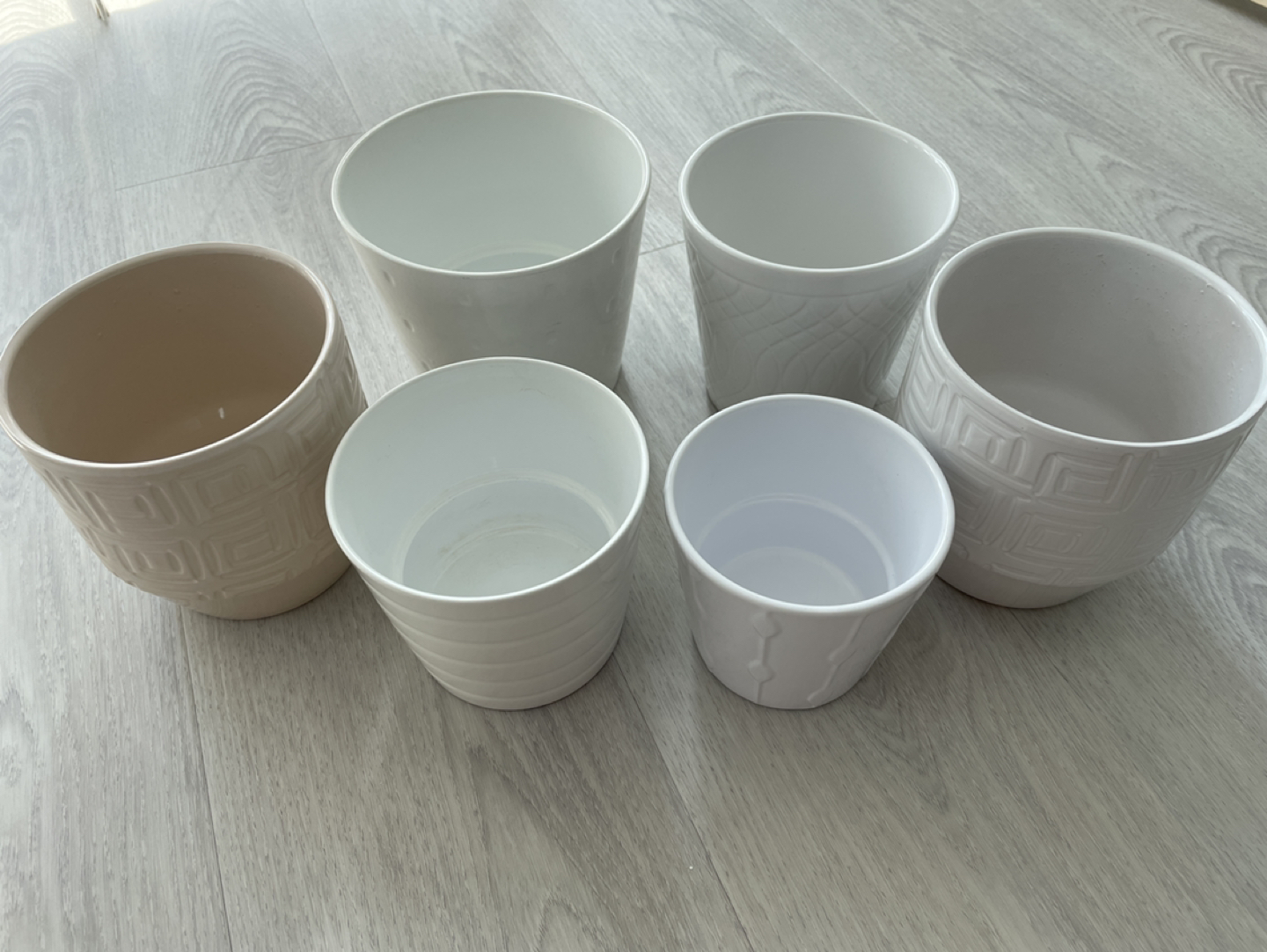 Plant pots ($1 or $2 / each) thumbnail