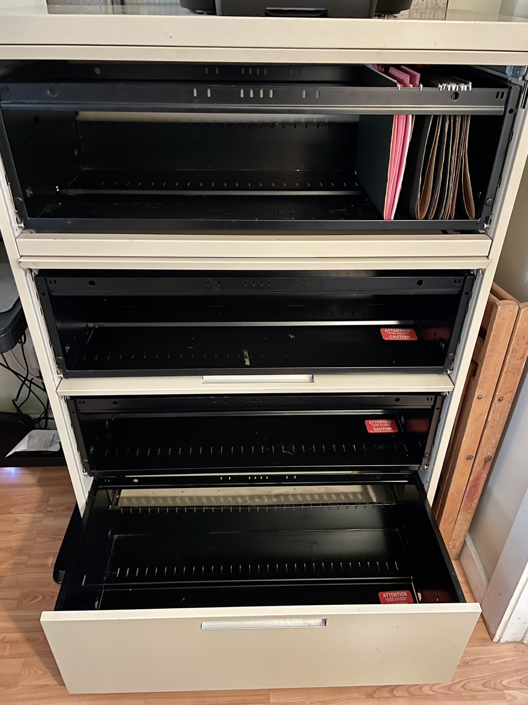 Lateral 4-Drawer LOCKABLE FILING CABINET - photo 3