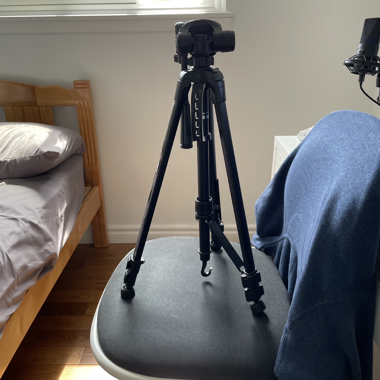 Tripod Broken but usable for $2