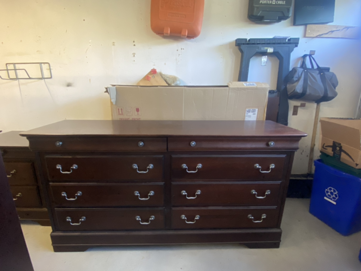 Bedroom furniture set