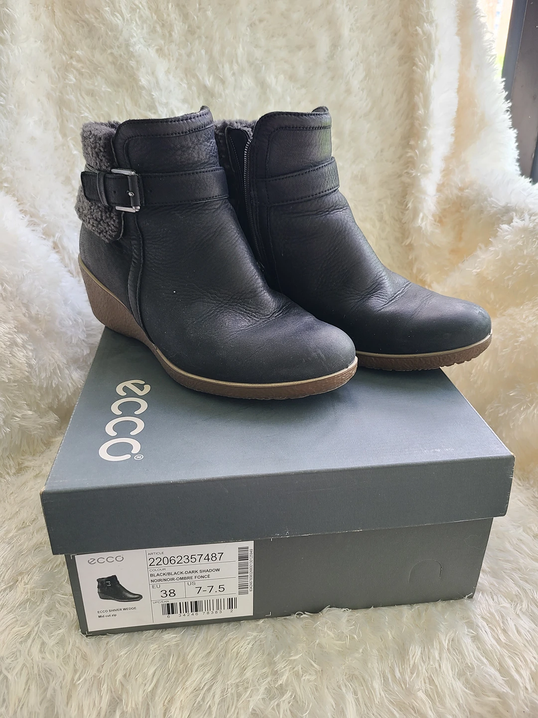 Ecco mid cut shoes