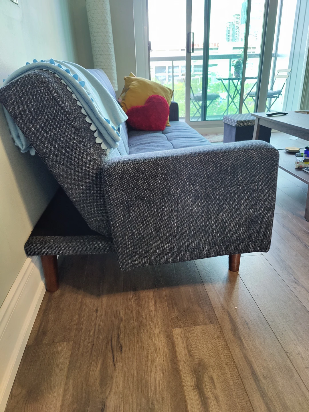 Structube couch in good condition assembled - photo 2